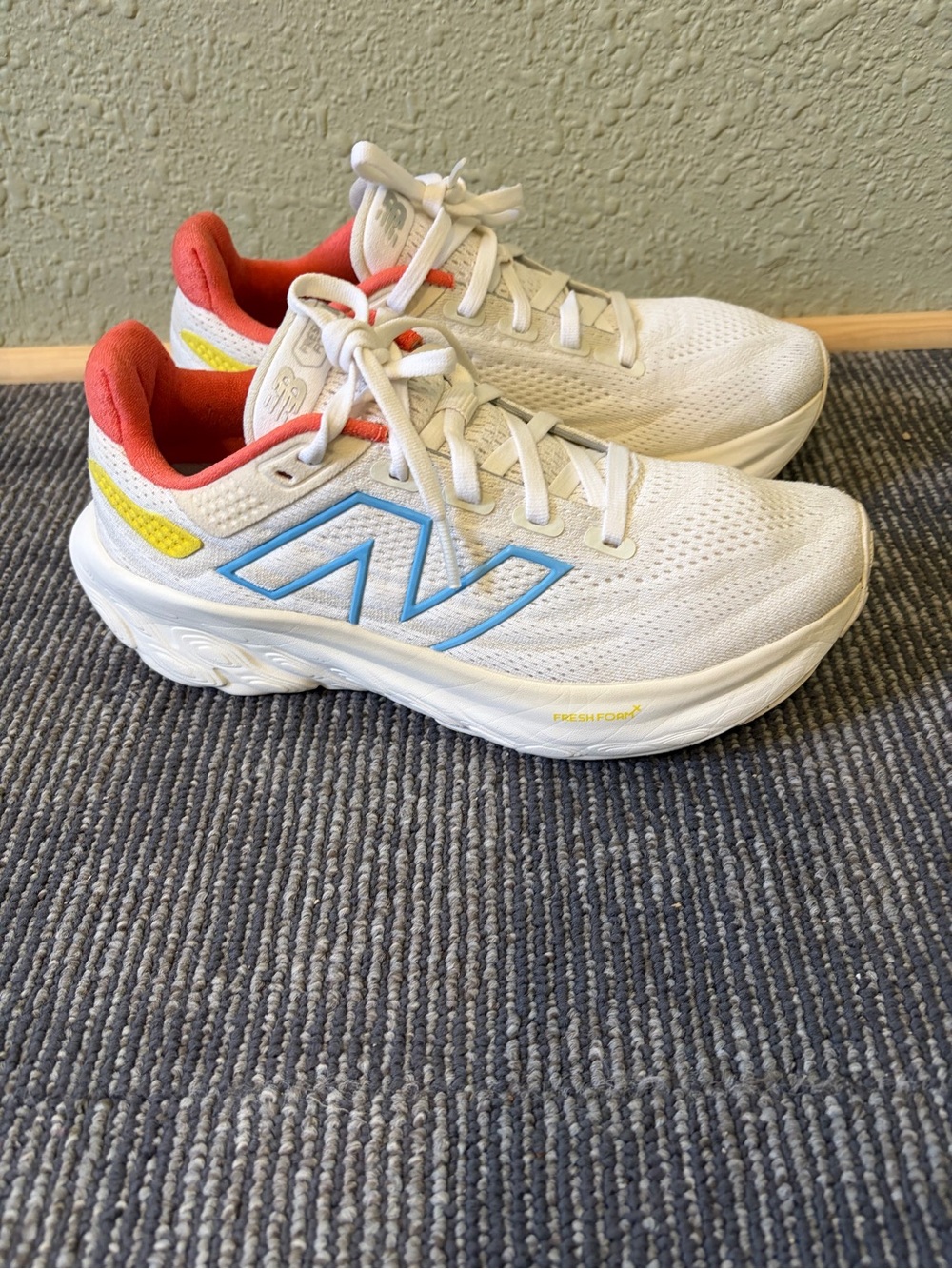 New Balance Women’s White Sneakers Size 6
